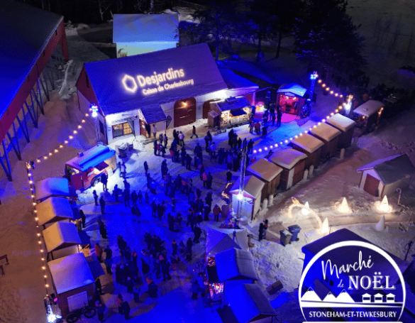 Marché de Noël de nuit, vu du ciel