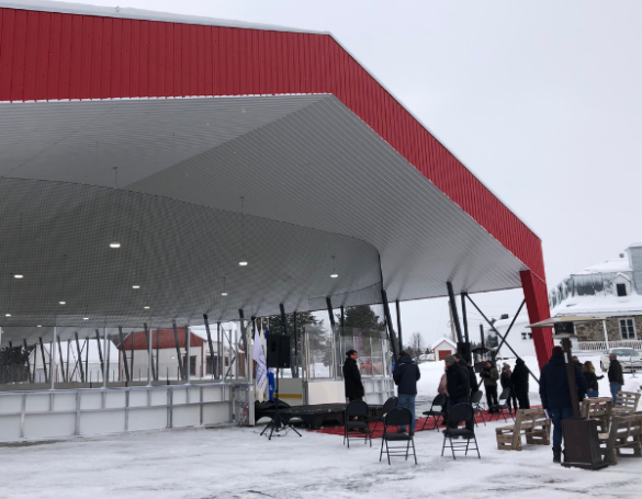 Annonce de l'ouverture officielle de la patinoire de Stoneham-et-Tewkesbury