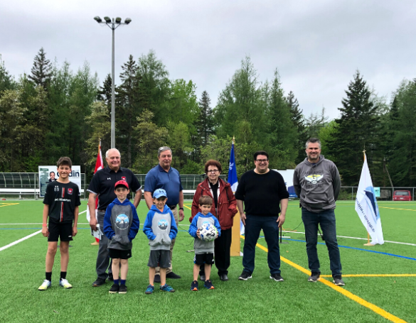 Stoneham-et-Tewkesbury inaugure son nouveau terrain de soccer synthétique