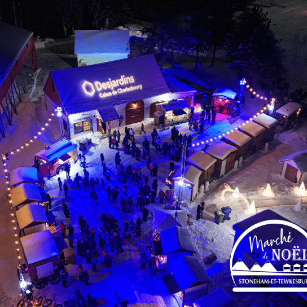 Marché de Noël de nuit, vu du ciel